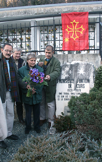 Au cimetière de Fraïsse, près de la tombe de Fontan